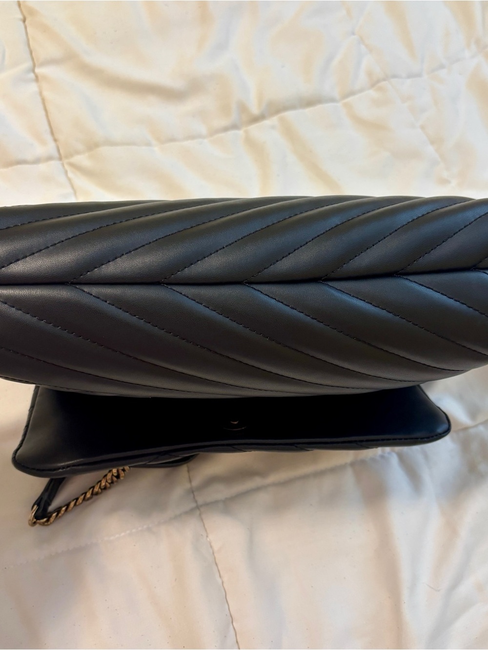 Tory Burch Black Kira Quilted Leather Shoulder Bag with Gold Chain Detail - Picture 8 of 8